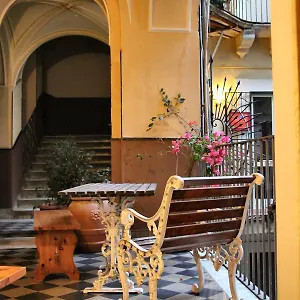 Cortile Stesicoro Bed & Breakfast Aeroporto di Catania Fontana Rossa