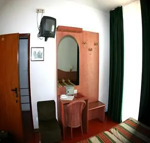 https://harris-hotel.hotelslidodijesolo.com
